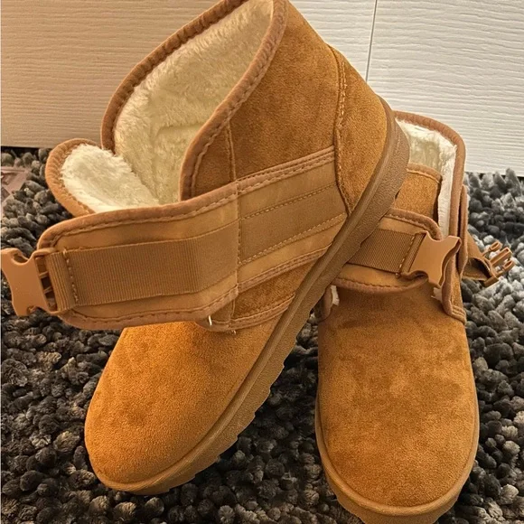 Brand New American Exchange Faux Fur Boots/Shoes Size 9 Size display picture 1